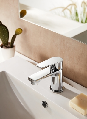 Deck Mounted Brass Wash Basin Faucet Single Lever Scratches Resistance